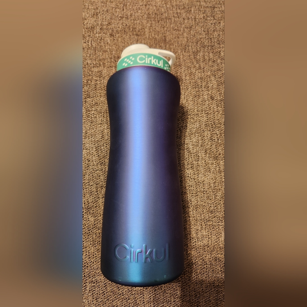 Cirkul Chameleon 32 oz Water Bottle